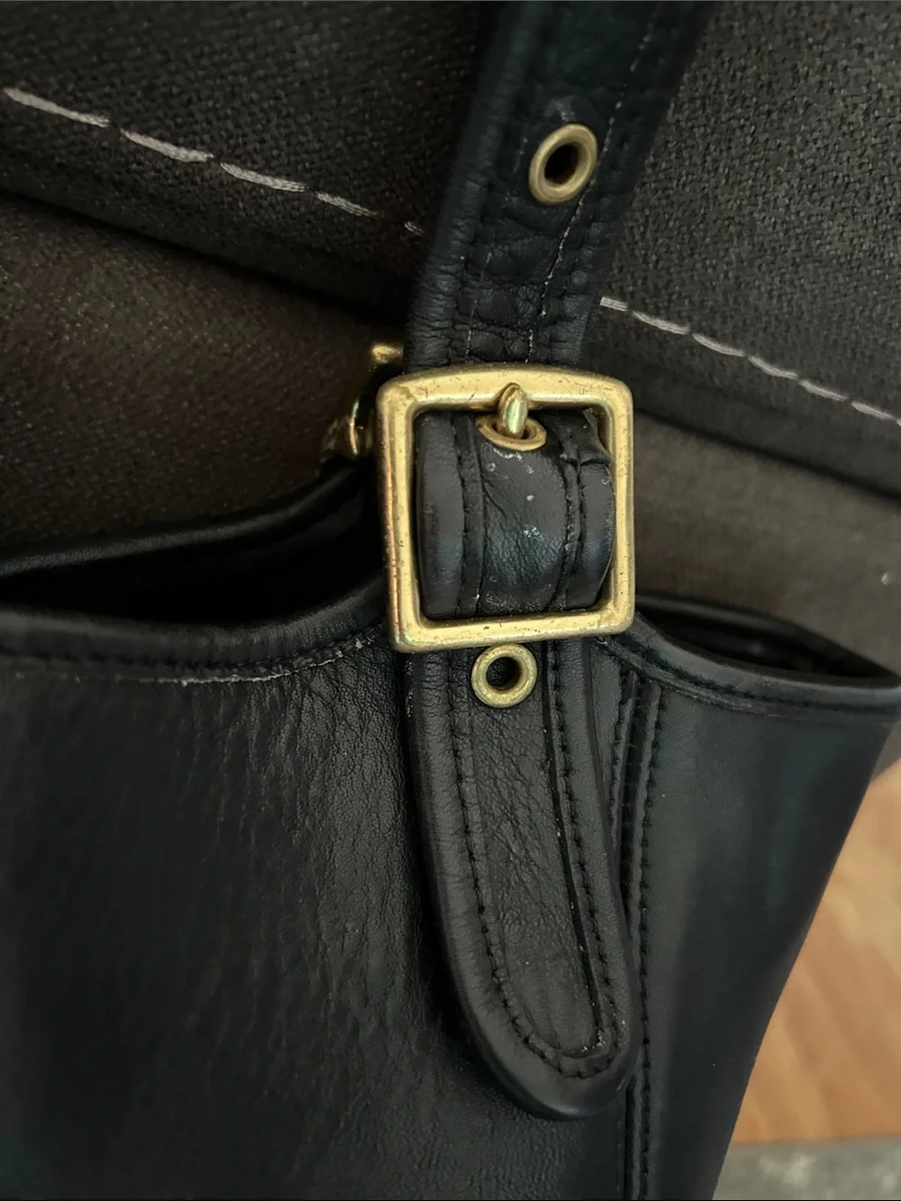 Coach Legacy Shopper 9090
